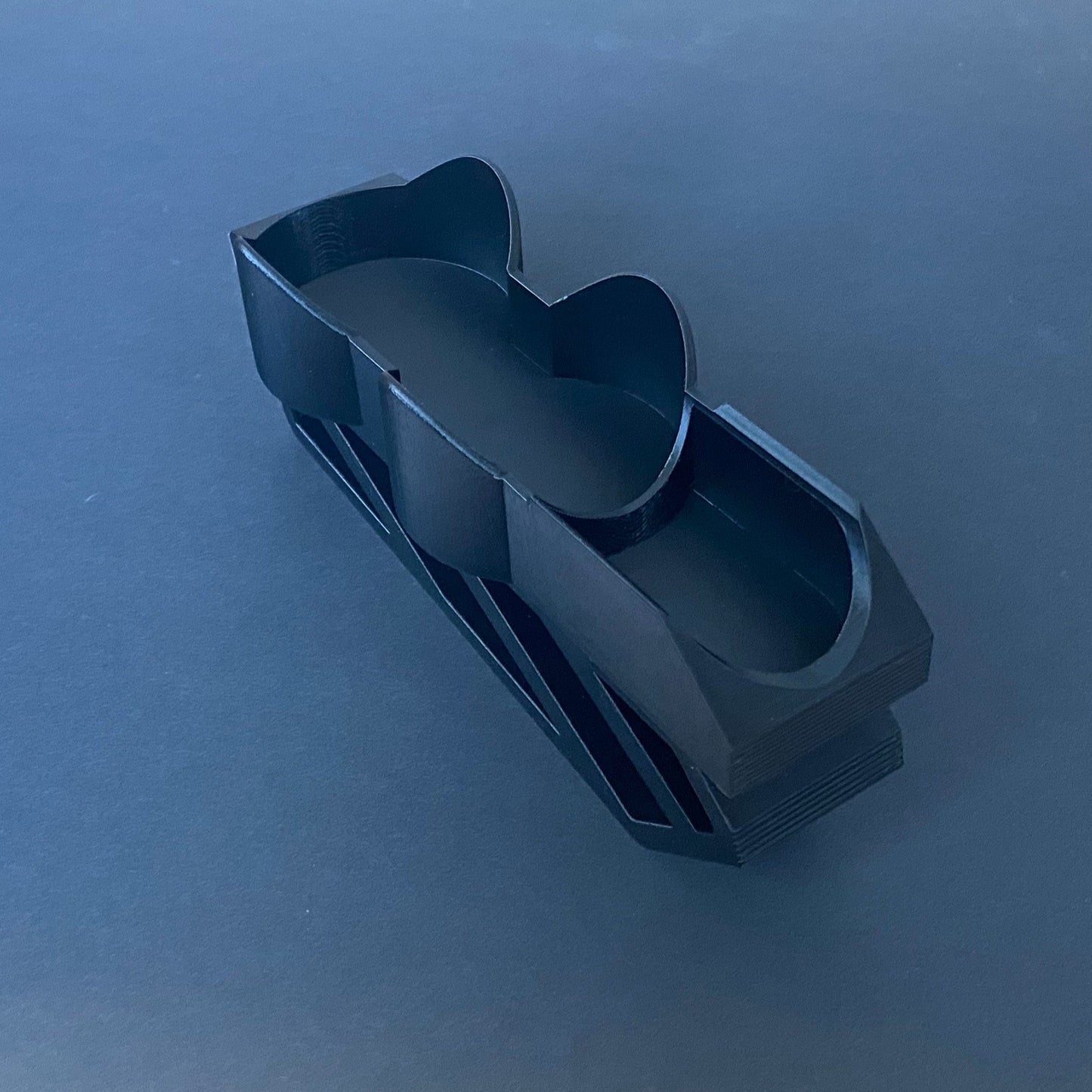 Seat Leon Mk1 držiak na nápoje do stredovej priehradky