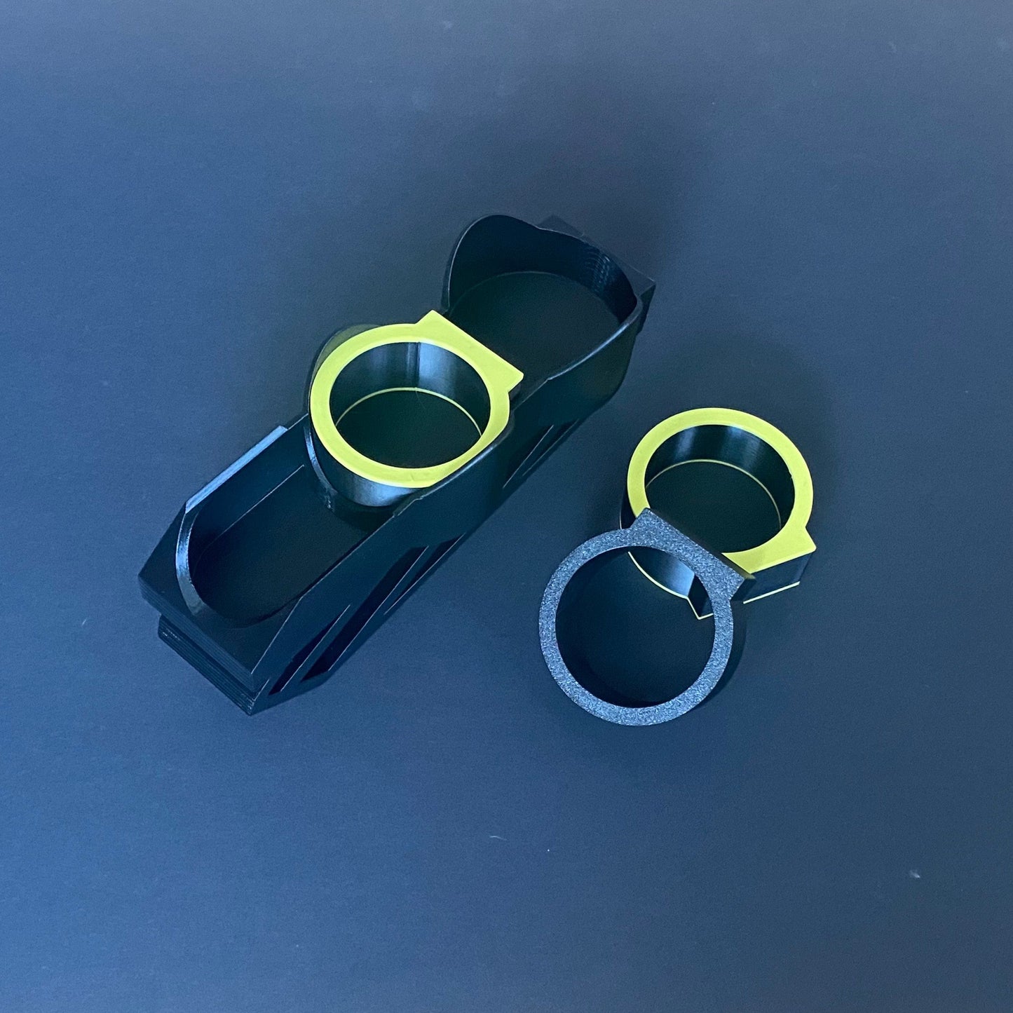 Seat Leon Mk1 držiak na nápoje do stredovej priehradky