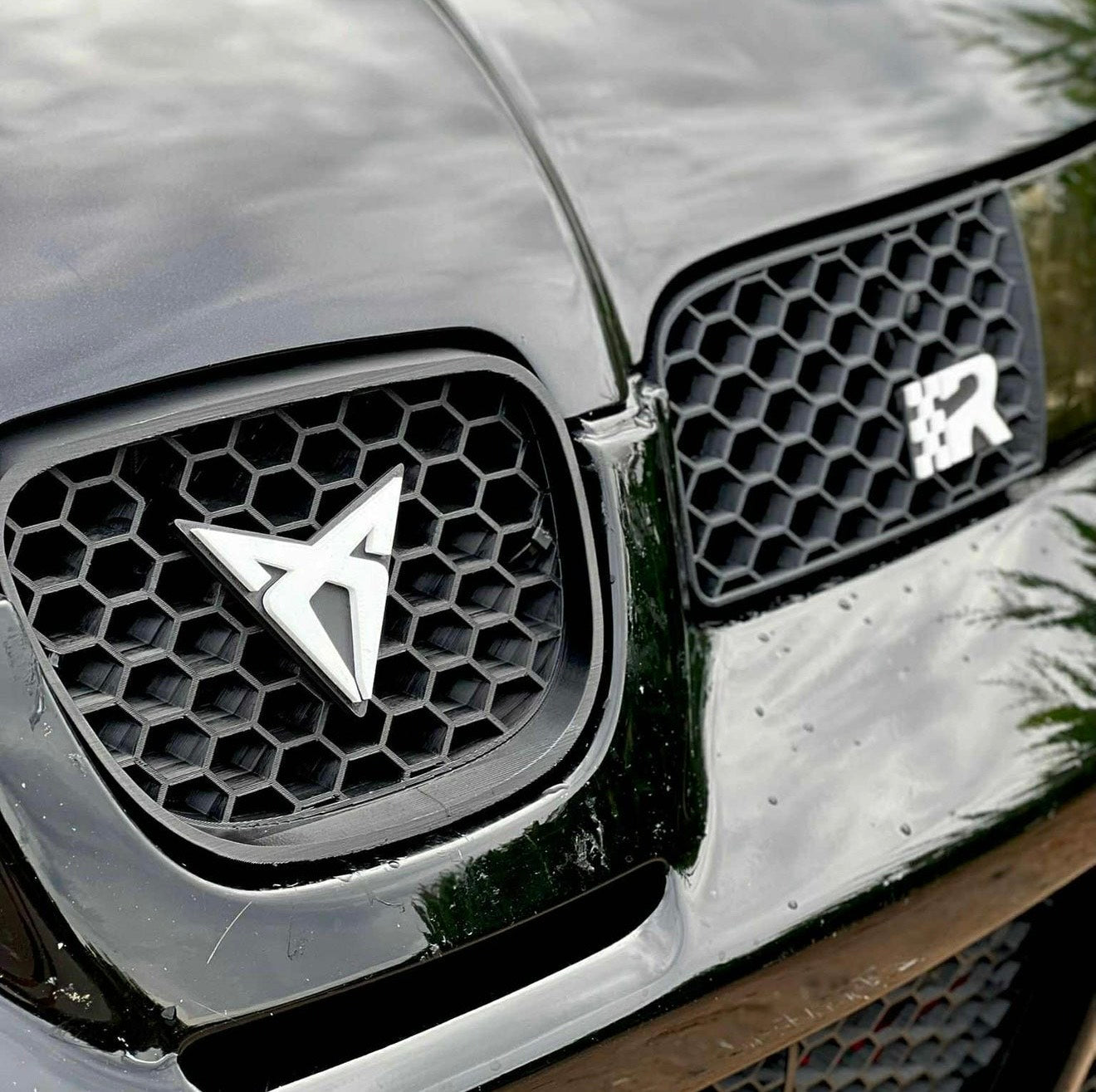 Seat Leon 1M Logo Cupra R do mriežky ku svetlám