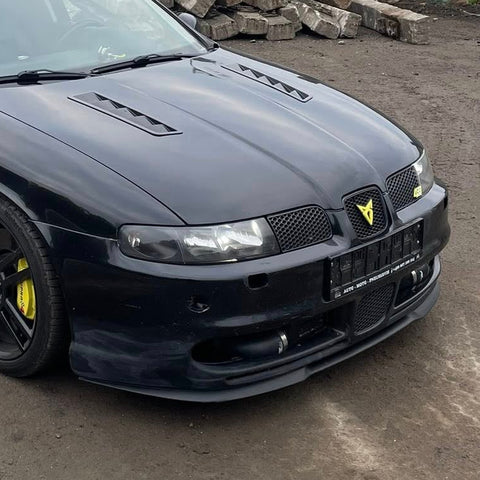 Čierny Seat Leon 1M TopSport so strednou mriežkou masky a zlatým logom Cupra